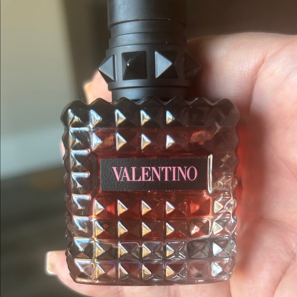 Valentino Donna Born in Roma Intense Eau de Parfum with Vanilla and Jasmine 1 oz
